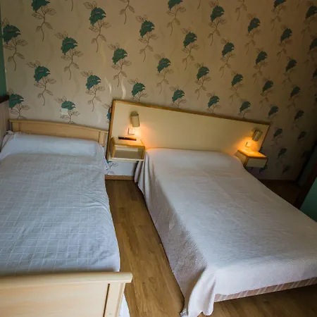 Hotel Les Messageries Saint-Flour (Cantal)