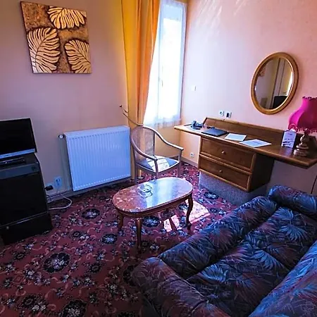 Les Messageries Hotell Saint-Flour (Cantal)