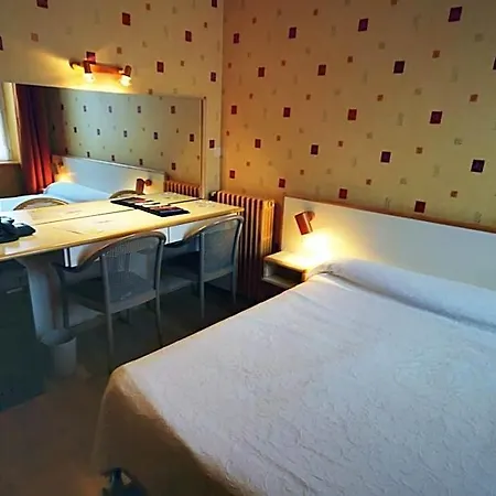 Hotell Les Messageries 2*