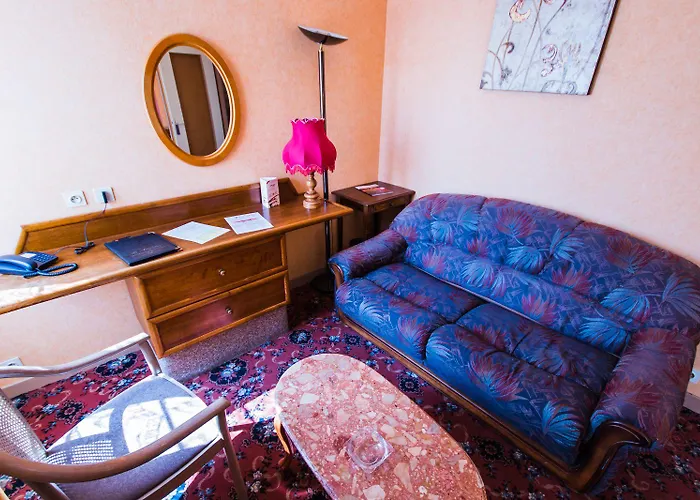 Les Messageries Hotel Saint-Flour (Cantal)