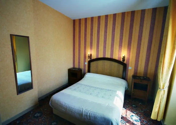 Hotel Les Messageries Saint-Flour (Cantal)